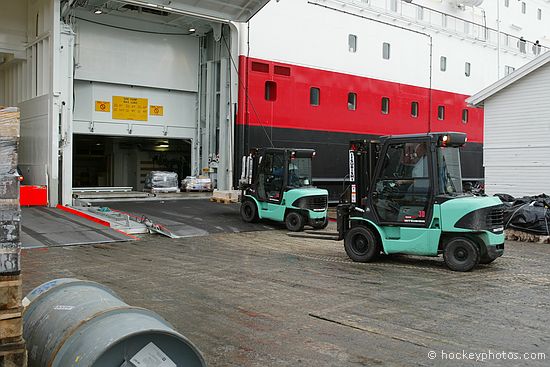 Loading cargo in Finnsnes